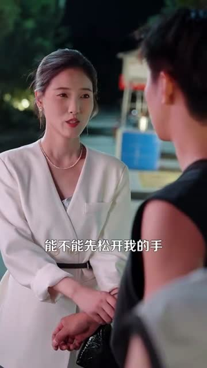 美食：随机摆摊，顾客追我满街跑（95集）排行榜前十短剧