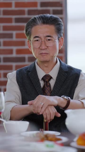 捞个二世祖当爹养成首富(58集) 捞个二世祖当爹养成首富(58集)短剧更新抢先看