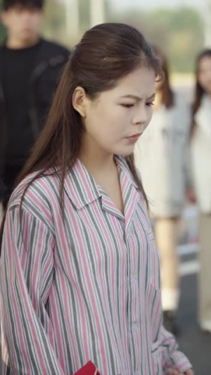 离谱你让小孩哥给大学生上课(81集) 离谱你让小孩哥给大学生上课(81集)短剧每日分享