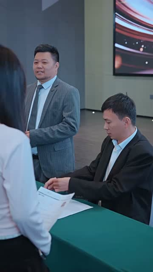 装穷被丢进恋爱盲盒后（71集）精彩不断免费看