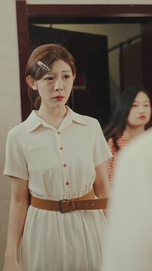 穿越短剧，我靠美女续命（98集）不用花钱看全剧