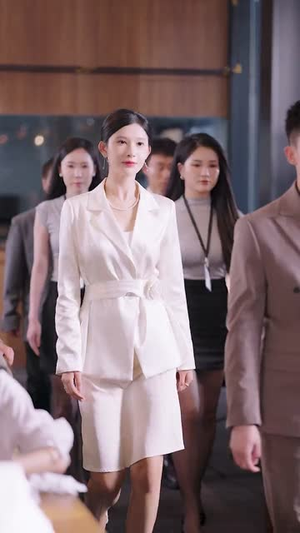 让你当挡箭牌,你真把老板娶了(61集) 让你当挡箭牌,你真把老板娶了(61集)短剧免费观看