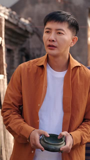 拒当接盘侠：重生鉴宝赚疯了（70集）分享好看短剧