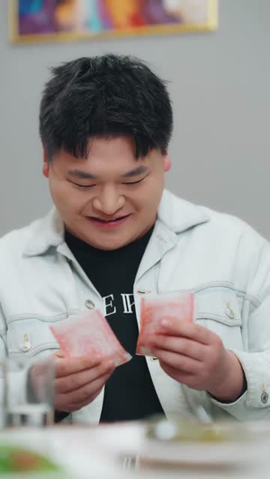 重生08：废品佬逆袭亿万富翁（80集）好看的短剧