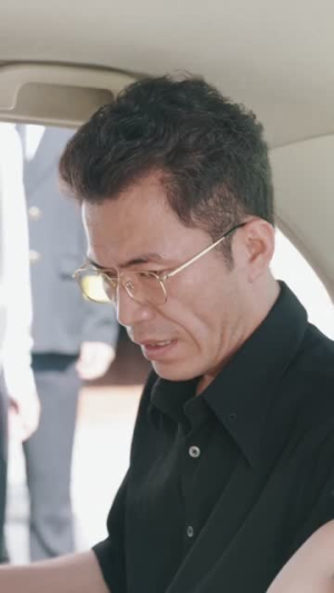 别跟老实人讲规矩(65集) 别跟老实人讲规矩(65集)短剧视频分享