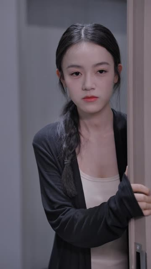 挣脱深渊后她光芒万丈(33 集) 挣脱深渊后她光芒万丈(33 集)热门了短剧